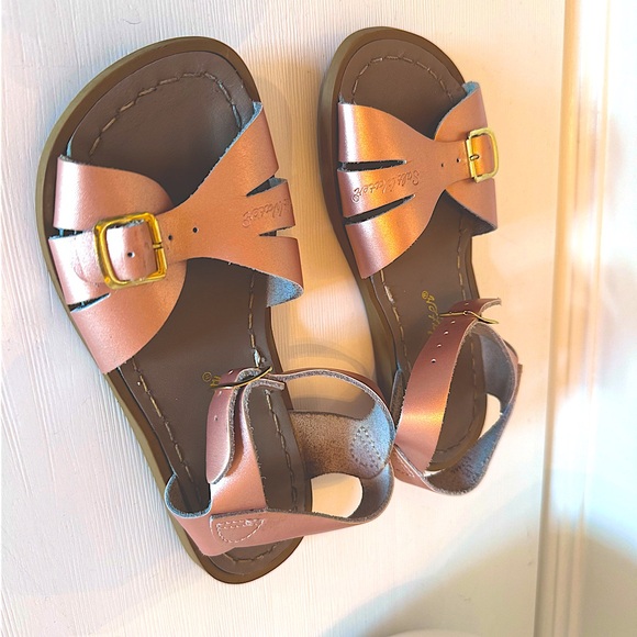 Salt Water Sandals by Hoy (little kids 13c) - Rose Gold Leather - Picture 4 of 5